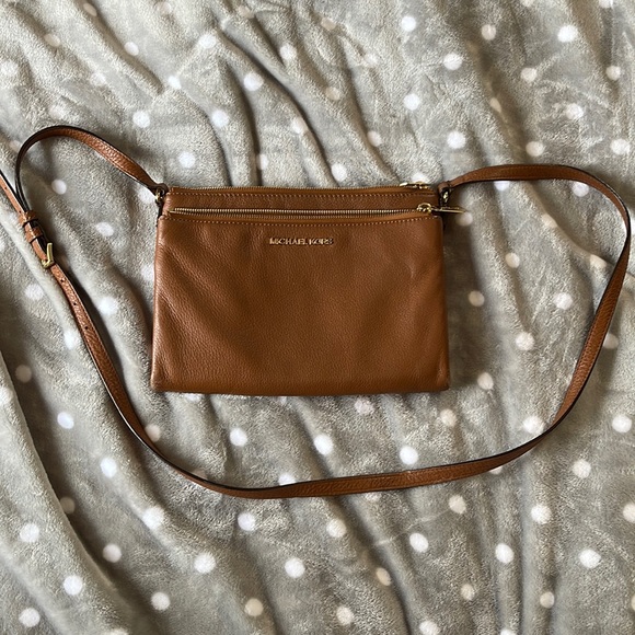 Michael Kors crossbody purse - Picture 1 of 14